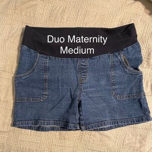 Maternity shorts